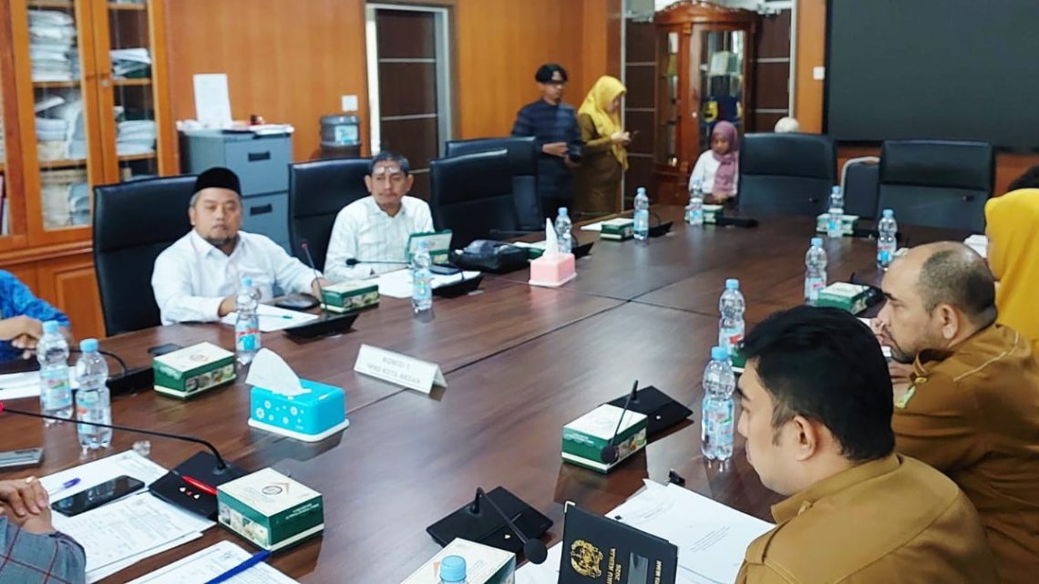 Komisi I Rekomendasikan Pecat Oknum Mantan Camat Medan Maimun