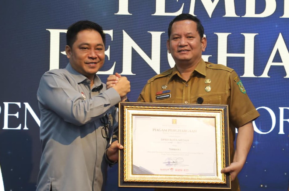 DPRD Medan Raih Penghargaan Terbaik I E-Report JDIHN Tahun Pelaporan 2024-2025