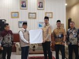 Bagikan 5. 974 Handuk Untuk Calhaj Embarkasi Medan, Dirut Perumda Tirtanadi, Ardian Surbakti : Mohon Doakan Tirtanad Terus Amanah
