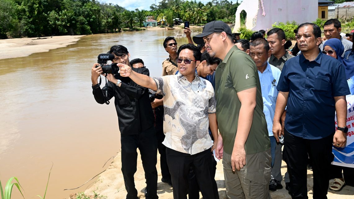 Bobby Nasution Tinjau Sempadan Sungai Sibuluan, Pastikan Rekonstruksi Tanggul dan Hunian Warga Dipercepat