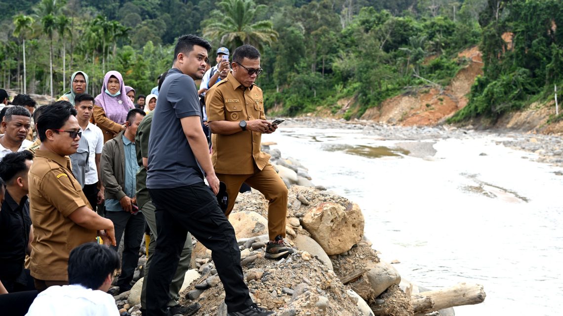 Percepat Rekonstruksi Pascabencana, Bobby Nasution Tinjau Tanggul Sungai Badiri