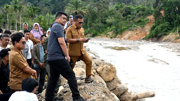 Percepat Rekonstruksi Pascabencana, Bobby Nasution Tinjau Tanggul Sungai Badiri