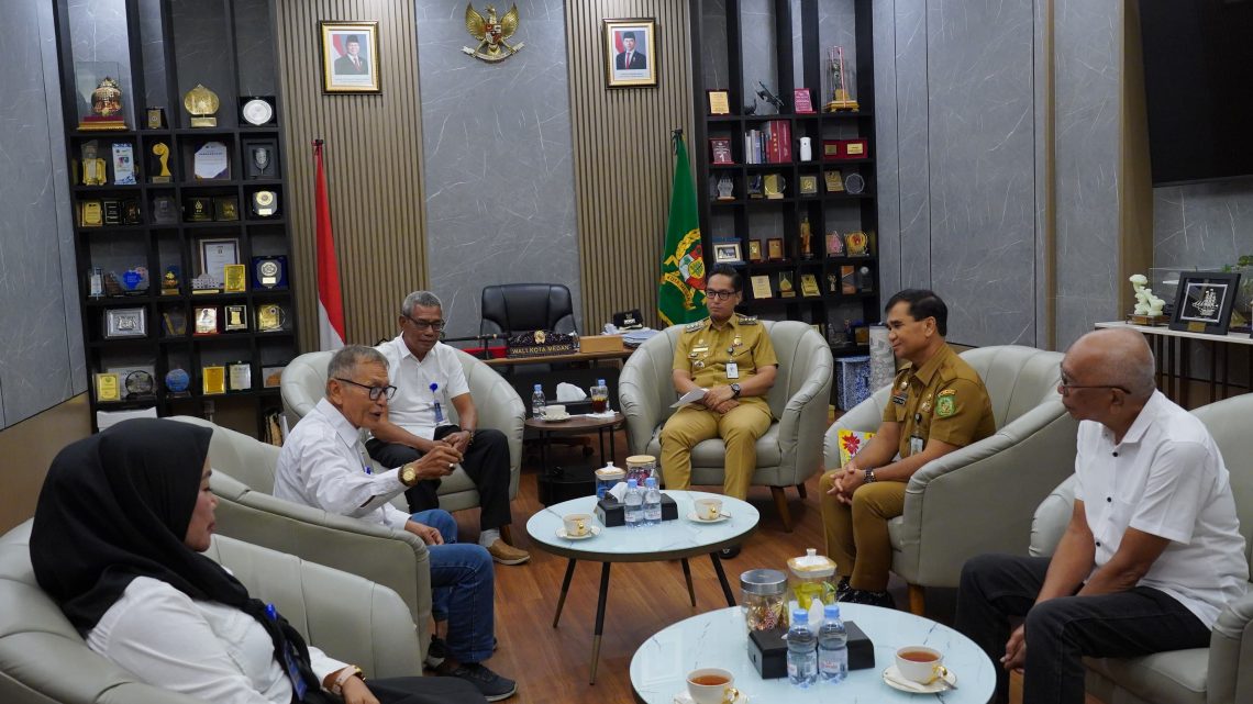 Rico Waas Minta Mantan Lurah Tulis Buku Pengalaman, Jadi Bekal Lurah Baru