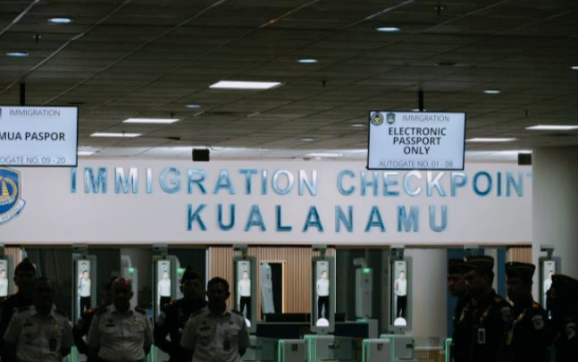 Imigrasi Medan Gagalkan Keberangkatan 13 WNI Diduga Calon Haji Non-Prosedural di Bandara KNIA