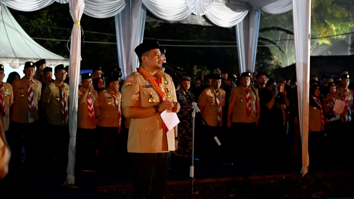 Bobby Nasution Bermalam Bersama Ribuan Pramuka, Api Unggun Kobarkan Semangat Jamdasu XI