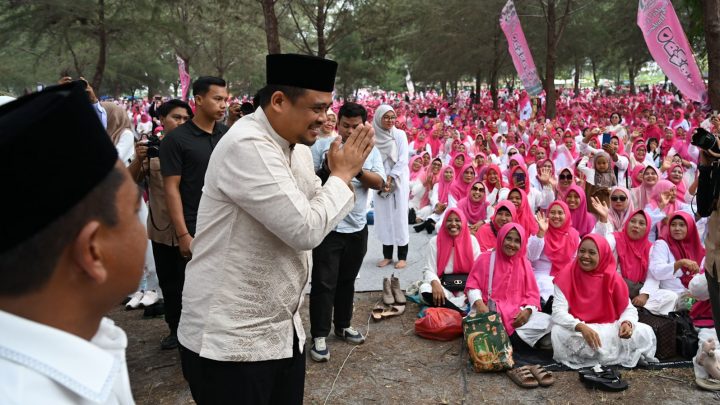 Bobby Nasution Berangkatkan 10 Warga Umroh dan Salurkan Zakat ASN untuk Bedah 10 Rumah di Sergai