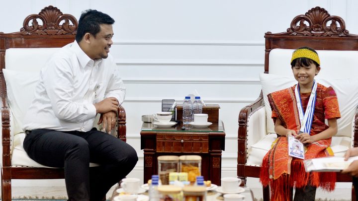 Caroline Nababan, Siswi SD Peraih Emas Olimpiade Asia Dihadiahi Gubernur Bobby Nasution Beasiswa Hingga Rumah