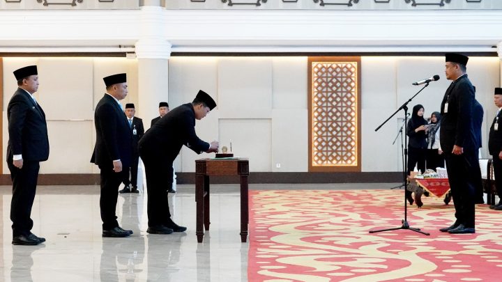 Bobby Nasution Lantik 8 Pejabat Eselon II, Minta Ciptakan Program yang Dorong Pertumbuhan Ekonomi