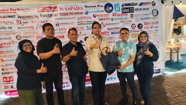 Rico Waas Borong Produk Lokal Sambil Cairkan Suasana di Stan PWPM APEKSI 2026