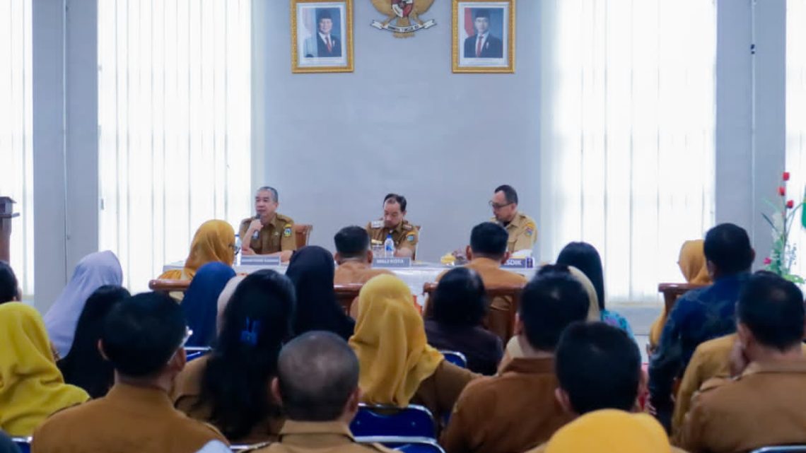 Serahkan SK PIP Rp1,4 Miliar, Wali Kota Tebing Tinggi Ingatkan Kepala Sekolah: Jangan Main-main, Jangan Jual Beli Jabatan