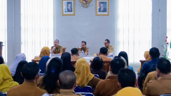 Serahkan SK PIP Rp1,4 Miliar, Wali Kota Tebing Tinggi Ingatkan Kepala Sekolah: Jangan Main-main, Jangan Jual Beli Jabatan