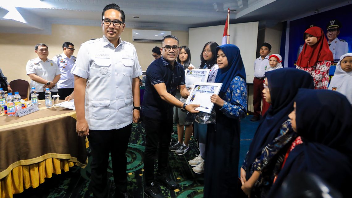 21 Anak Wartawan Berprestasi Dapat Penghargaan Dari Wali Kota Medan