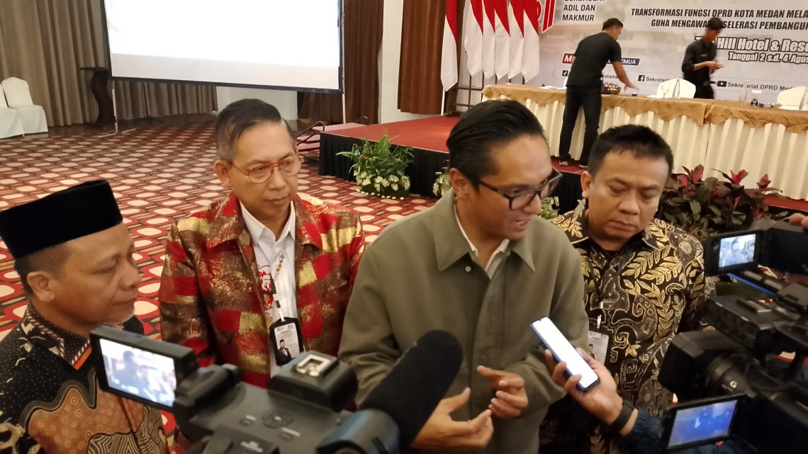 Rico Waas Buka Jalur WA Langsung untuk Anggota DPRD, Minta Sinergi Gerak Cepat Atasi Masalah Warga