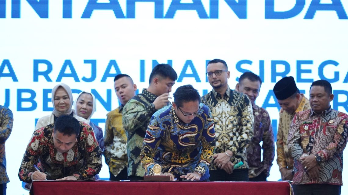 Di Depan Wamendagri dan Pimpinan KPK, Rico Waas Teken Komitmen Berantas Korupsi di PBJ dan Anggaran