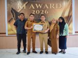 Antarkan Medan Raih Predikat Informatif, Kadis Kominfo Arrahmaan Pane Dapat Penghargaan Khusus KI Sumut